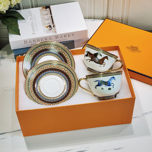 Vente flash : Ensemble de tasses à café et soucoupes en porcelaine de luxe européenne à motif de cheval oriental avec boîte cadeau - Product Image 5