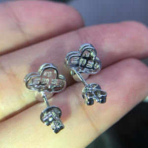 Orecchini in Oro Bianco con Diamanti Taglio Baguette Colore D Naturali Certificati GIA Gioielli Classici da Matrimonio Gioielleria Fine da Donna - Product Image 5