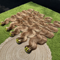 Cheveux brésiliens non traités en gros, ondulés # P4-27 Châtain foncé avec mèches blond miel, mèches de cheveux humains