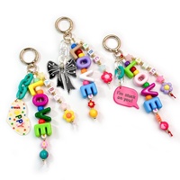 Nouveau porte-clés perlé doux et stylé, breloque lettre de dessin animé, pendentif de sac pour fille avec motif, directement de l'usine