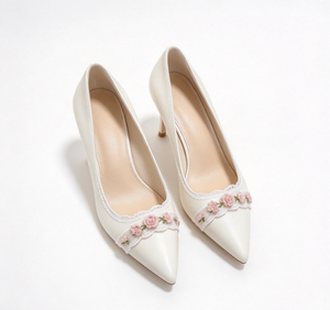 Escarpins classiques chics pour femmes en cuir lisse, à talon aiguille fin et bout pointu, avec boucle avant, tailles variées, pour une allure élégante - Product Image 2