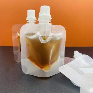 Sachet Mini de 30 ml (1 oz) de Qualité Alimentaire avec Bec Verseur Transparent et Mat en PE pour Aliments pour Bébés, Lait, Aliments pour Animaux, Salades, Jus, Sauces, Shampoings et Liqueurs - Product Image 2