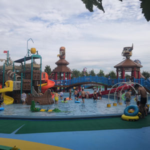 테마 워터 파크 장비 해적선 및 정글 모험 놀이 구조 상업용 놀이를위한 내구성 PE 유리 섬유 금속 - Product Image 1