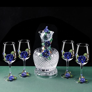 Ensemble de verres à vin en émail rose, carafe en cristal peinte à la main pour les réunions de famille et les dîners - Product Image 1