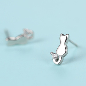 Pendientes de Plata Pura S925 con Diseño de Gato y Diamantes, Pendientes Versátiles para Mujer, Venta al Por Mayor - Product Image 3