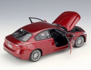 1:24 di vendita calda <span class=keywords><strong>Alfa</strong></span> <span class=keywords><strong>Romeo</strong></span> Giulia giocattoli in lega per auto modello di simulazione in metallo giocattoli per auto pressofusa per bambini adulti collezione regalo - Product Image 4