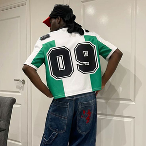 Maillot de football américain personnalisé surdimensionné à manches courtes et col en V, coupe carrée, sublimation, style streetwear, t-shirt de football - Product Image 3