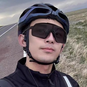 Gafas Deportivas Polarizadas Fotocromáticas con Montura Completa para Ciclismo, Running, Senderismo, Protección UV, Multifuncionales para Uso en Exteriores - Product Image 3