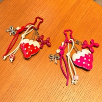 Romige grote aardbei grensoverschrijdende hit Miu-stijl zoete en coole charme accessoires meisjeshart tas hanger sleutelhanger