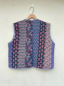 Gilet matelassé réversible en coton Burfi, veste sans manches pour femme, veste faite à la main, veste unisexe, veste pour femme, cadeau pour elle - Product Image 6