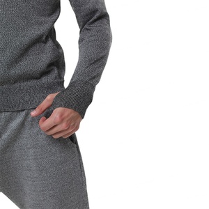 Pull à col rond gris à manches longues coupe ajustée Vêtements décontractés pour hommes - Product Image 4