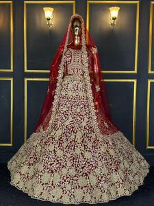 Vente en gros : Nouvelle collection de lehenga de mariée en tulle de créateur, richement ornée de broderies Jarkan, pour femmes, disponible à la vente - Product Image 2