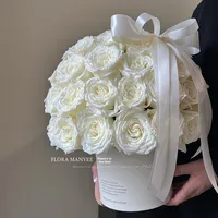 Vente en gros Boîte à fleurs seau à deux câlins Arrangement floral d'art floral Fleurs fraîches Ensemble peau mate pour boutique de fleurs