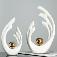 Décoration d'intérieur moderne et luxueuse en porcelaine plaquée or blanc, meuble TV, porche, boule dorée en céramique, ornements pour le salon