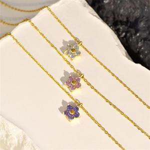 قلادة متعددة الألوان لطيفة على شكل زهرة الكرز قلادة لامعة وردية أرجوانية من الزركون قلادة جذابة للنساء والفتيات - Product Image 4