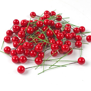 100 Uds. De bayas artificiales de Navidad, estambre de cereza de oro rojo, Mini bayas, flores, cuentas de perlas para decoración de fiesta de Navidad DIY - Product Image 2