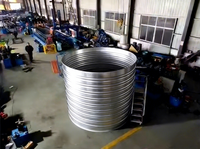 Fournisseur de machines de formage de rouleaux pour silos agricoles BN avec parois en acier verni et toiture en tuiles ondulées, dotées de moteur et de boîte de vitesses
