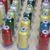 Vente chaude 120D Machine Fil À Broder 100% Polyester Fil À Coudre pour Vêtements À La Maison