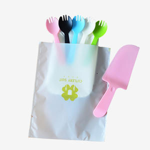 Presa di fabbrica piatto di plastica colorato forchetta e coltello per festa torta di compleanno Set di stoviglie usa e getta torta posate Set - Product Image 1