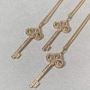 AKICEレディーストレンディなアイリスフラワーキーペンダントネックレスロジウムメッキジルコンチャームジュエリー輝くダイヤモンドデザイン工場 - Product Image 2