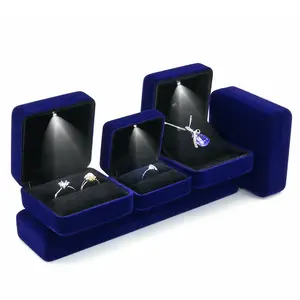 Caja de joyería con luz LED, embalaje de lujo con logotipo personalizado, de terciopelo