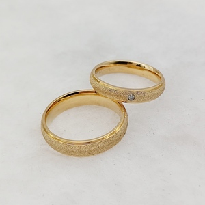 Diseñador esmerilado 24K chapado en oro amante alianza <span class=keywords><strong>Alianzas</strong></span> <span class=keywords><strong>de</strong></span> Boda 316L Acero inoxidable joyería nupcial pareja anillos <span class=keywords><strong>para</strong></span> hombres <span class=keywords><strong>y</strong></span> mujeres - Product Image 4