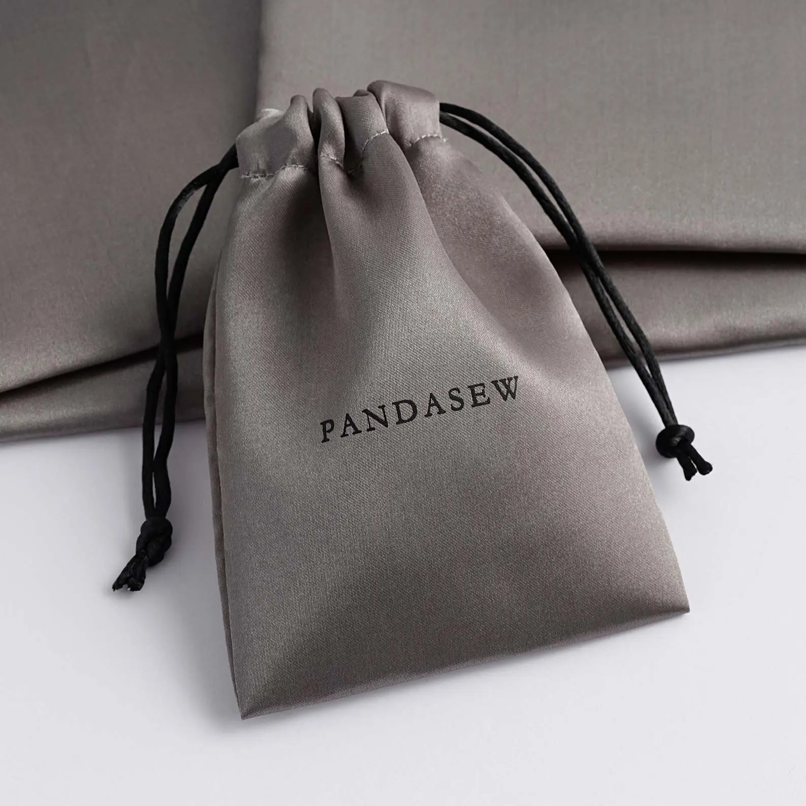 PandaSew 사용자 정의 로고 인쇄 새틴 보석 파우치 헤어 신발 먼지 천 화장품 Drawstring 가방