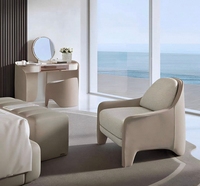 Table de toilette sur pied moderne de luxe avec plateau en marbre rose et éclairage LED, design écologique et durable pour hôtel, appartement, chambre à coucher, coiffeuse et maquillage