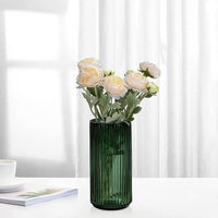 Vases décoratifs en verre vert épaissi Vente en gros Bureau intérieur Bureau Table à manger Accessoires d'étagère Bouteilles d'intérieur élégantes