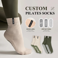 Chaussettes antidérapantes avec étiquette tissée personnalisée, logo personnalisé, chaussettes de Pilates