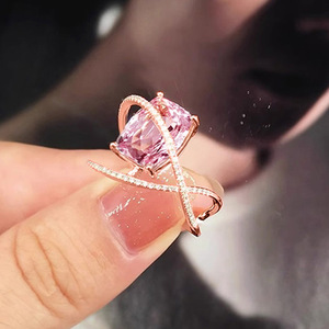Anello da donna con diamante rosa, zircone geometrico, gioiello alla moda, accessorio elegante da regalo - Product Image 2
