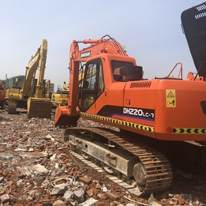 รถขุดไฮดรอลิกแบบตีนตะขาบ DOOSAN DH220LC-7 มือสอง สภาพดีเยี่ยม คุณภาพเชื่อถือได้ พร้อมใบเสนอราคาที่แข่งขันได้ ขาย - Product Image 1