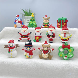 Prêt <span class=keywords><strong>à</strong></span> expédier mignon Anime Style bonhomme de neige père arbre de noël PVC porte-clés souple EVA caoutchouc avec alliage de fer métal pour les filles - Product Image 2