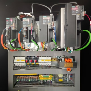 Centro di Lavorazione Verticale VMC1168 Mitsubishi, Macchina Automatica per Impieghi Gravosi, Alta Rigidità, Mandrino BT40 ad Alta Precisione - Product Image 6