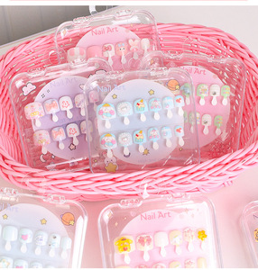 Qianya Cute Sweet Pearl Press en las <span class=keywords><strong>uñas</strong></span> para niños-Diseño de dibujos animados, <span class=keywords><strong>Uñas</strong></span> postizas extraíbles con pestañas adhesivas, puntas de Arte de <span class=keywords><strong>uñas</strong></span> reutilizables - Product Image 1