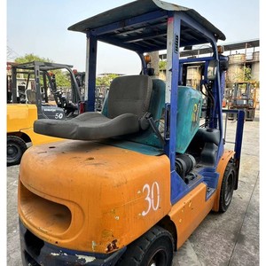 Chariot élévateur diesel Komatsu FD30 d'occasion bien entretenu, 3 tonnes, avec déplaceur latéral et mât simple/double/triple pour entrepôt - Product Image 6