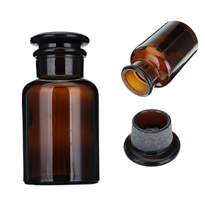 Vente en gros <span class=keywords><strong>de</strong></span> flacons <span class=keywords><strong>de</strong></span> parfum et d'huiles essentielles <span class=keywords><strong>de</strong></span> 250 ml et 500 ml, flacons en verre ambré <span class=keywords><strong>de</strong></span> type apothicaire, pots <span class=keywords><strong>de</strong></span> laboratoire et <span class=keywords><strong>de</strong></span> pharmacie avec <span class=keywords><strong>bouchon</strong></span> en verre - Product Image 2