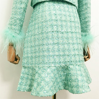 Nouvelle Collection 2026 : Ensemble Deux Pièces Femme – Veste en Tweed Ornée de Strass, Perles et Paillettes, Manches Longues à Plumes et Mini-Jupe – Tenue OOTD