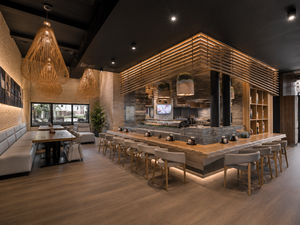 การออกแบบร้านอาหารซูชิสไตล์วาบิซาบิแบบญี่ปุ่นสมัยใหม่ พร้อมเฟอร์นิเจอร์ไม้เชิงพาณิชย์ที่ออกแบบตามสั่ง และการตกแต่งบาร์ซูชิแบบเปิดโล่ง - Product Image 3