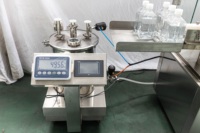 Ligne de remplissage automatique multi-têtes 1000 BPH pour pesticides liquides/en flacons/poudre, produits chimiques agricoles – Grande Vente, GMP, Haute Vitesse, Personnalisable