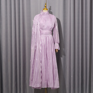 Robe longue pour femme, style été 2026, nouvelle collection, col montant, fleurs en relief, taille cintrée, en tissu fluide bleu, luxe léger - Product Image 4