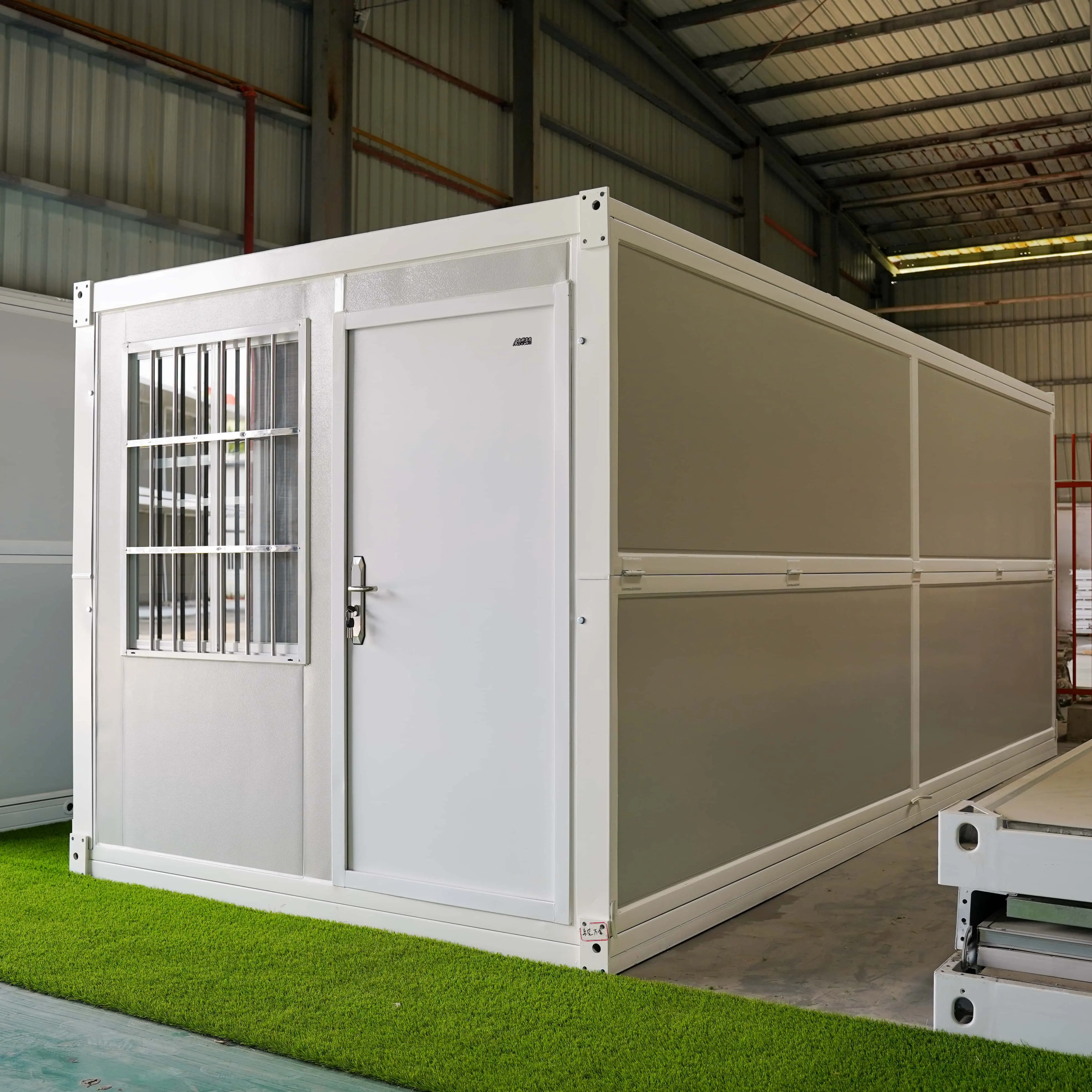 Durable 20ft Modular Folding Prefab Mobile Shipping Container House Modern Design Steel Structure Outdoor Hotel Application