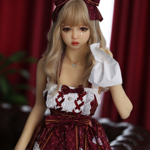 Mannequin réaliste en TPE de 140 cm, cheveux longs blonds, grand nœud, style Lolita, peau foncée, toucher doux, poupée résistante à l'eau - Product Image 1