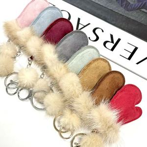 Porte-clés mignons et tendance en peluche douce, breloques de sac personnalisées en fourrure de vison, pompons en cuir PU pour femmes - Product Image 2