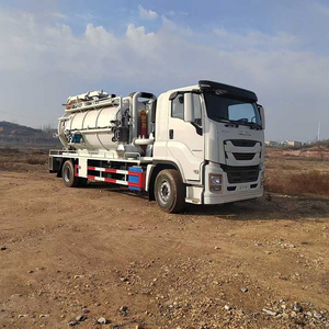 Camion d'aspiration des eaux usées ISU*ZU 4x2 5cbm avec réservoir septique, transmission manuelle diesel, norme d'émission Euro 6 - Product Image 5