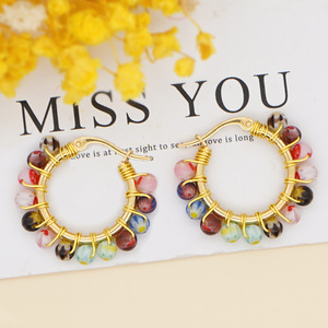 Pendientes de aro de <span class=keywords><strong>oro</strong></span> de <span class=keywords><strong>18</strong></span> quilates chapados en acero inoxidable con cuentas de cristal coloridas personalizadas para <span class=keywords><strong>mujer</strong></span> - Product Image 5
