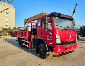 Camion Dongfeng 4x2 à 6 roues avec grue télescopique à bras droit, vendu avec grue télescopique hydraulique de 6 tonnes - Product Image 2