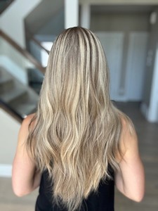 Kingdom Virgin European Hair Dimension Blonde Balayage avec racine brun foncé Noeud unique Luxe Lace Top Light Layer Perruque pour femmes - Product Image 3