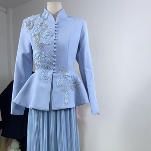 Vestido de <span class=keywords><strong>invitada</strong></span> de boda rosa a medida 2026, elegante vestido de gala bordado con volantes plisados y botones frontales, <span class=keywords><strong>conjunto</strong></span> de <span class=keywords><strong>dos</strong></span> <span class=keywords><strong>piezas</strong></span>. - Product Image 4