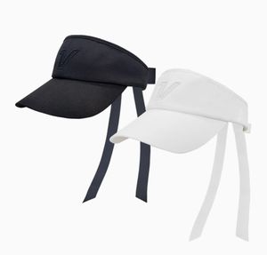 หมวกกอล์ฟผู้หญิงมีโบว์และปีกหมวกโพลีเอสเตอร์ระบายอากาศได้ทุกฤดูสีดำ/สีขาวป้องกันแสงแดดสำหรับการใช้งานกลางแจ้ง - Product Image 1